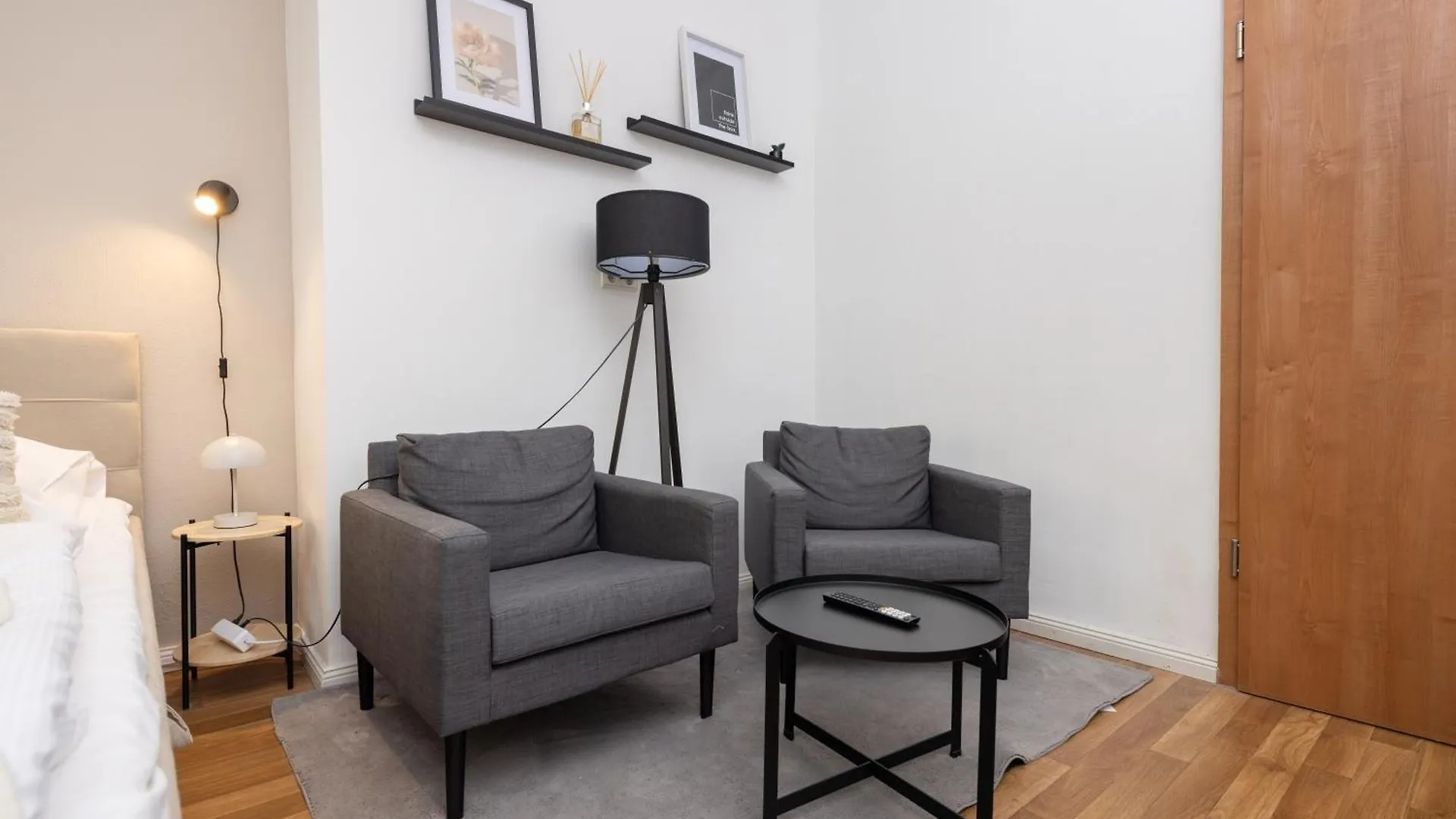 4 Zimmer Grosse Kueche Balkon Am Maybachufer Berlin Germany