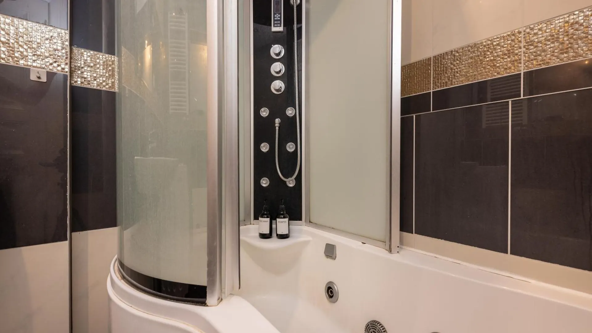 4 Zimmer Grosse Kueche Balkon Am Maybachufer Berlin Germany