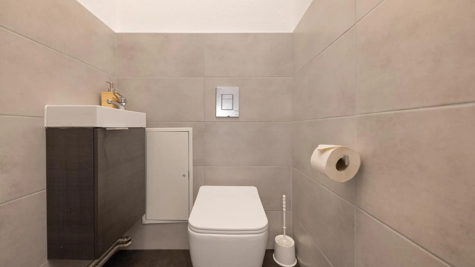 4 Zimmer Grosse Kueche Balkon Am Maybachufer Berlin Germany