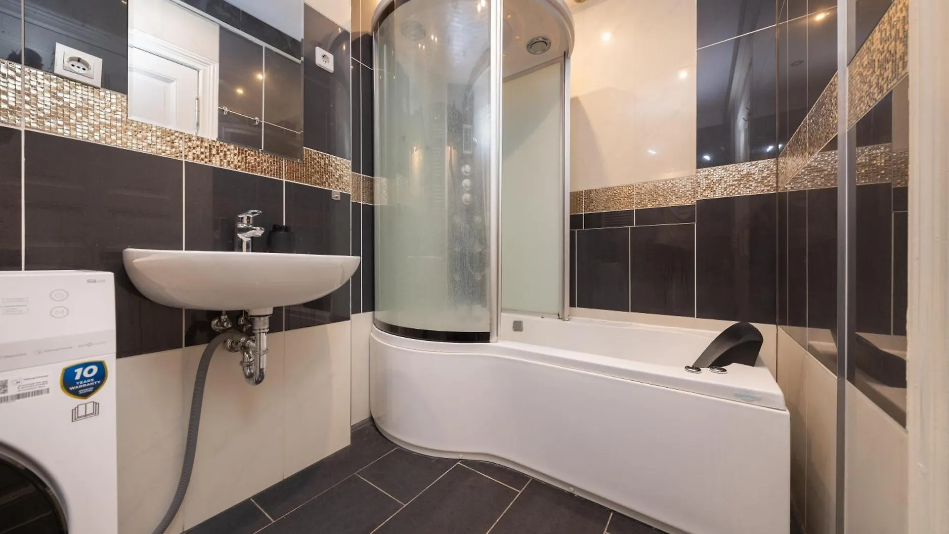Apartment 4 Zimmer Grosse Kueche Balkon Am Maybachufer Berlin